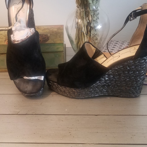 Shoes - Picture 2 of 5